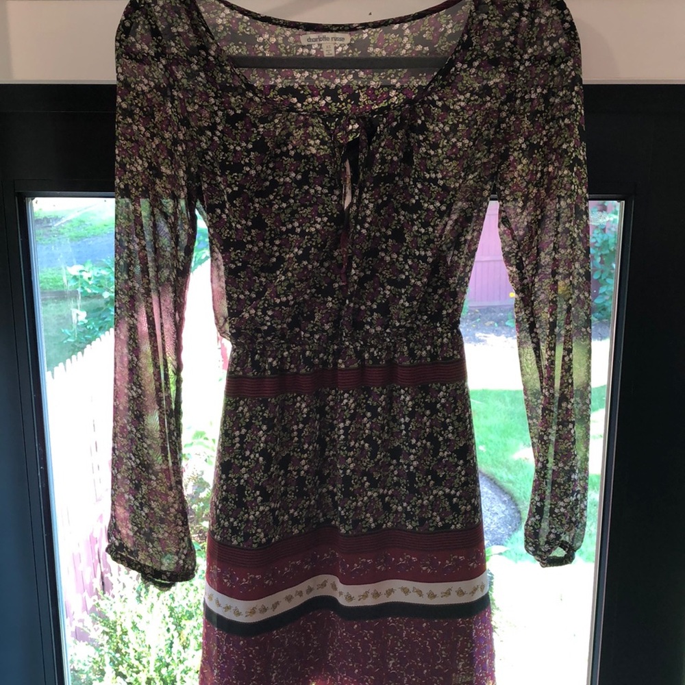 Floral dress. Long sleeves